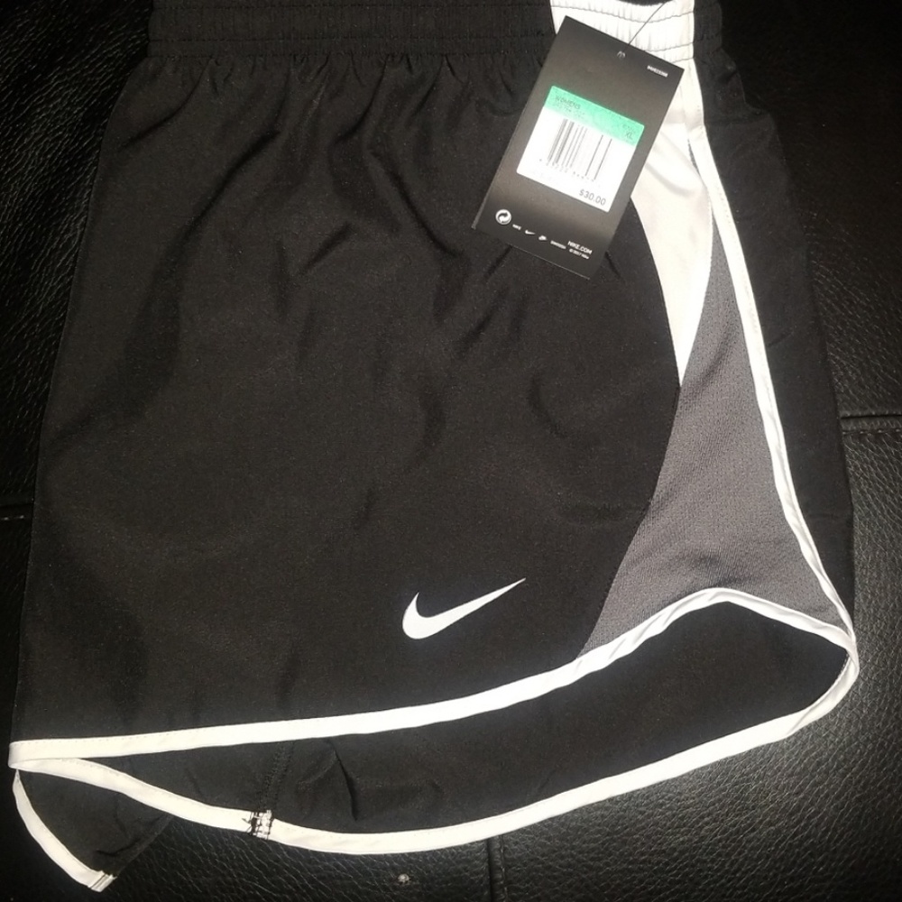 ***NWT*** NIKE Women's running Shorts